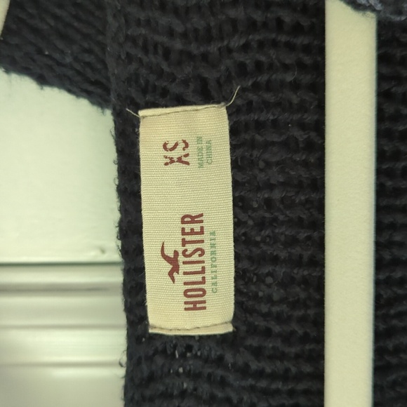 Hollister sweater black, size xs - Picture 2 of 4